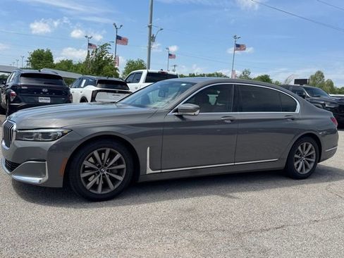 Used 2022 BMW 740i RWD image 3