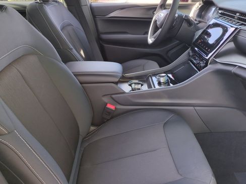 New 2026 Jeep Grand Cherokee L Laredo image 19