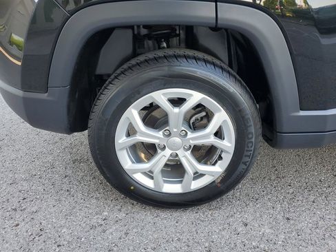 Used 2024 Jeep Compass Latitude AWD/4WD image 5