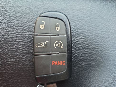 Used 2022 Jeep Compass Altitude w/ Sun and Sound Group image 28