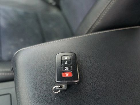 Used 2013 Toyota Camry SE w/ Leather Pkg FWD image 26
