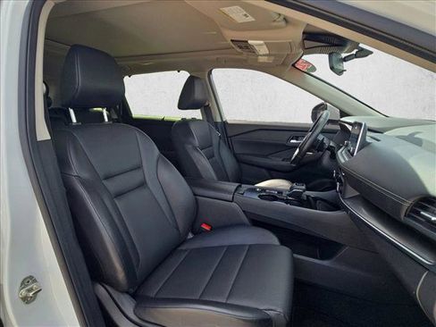 Used 2024 Nissan Rogue SV w/ SV Premium Package FWD image 19