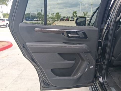 Used 2025 Chevrolet Tahoe Premier RWD image 15