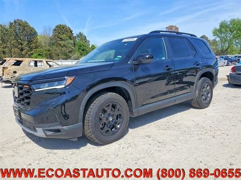 Used 2025 Honda Pilot TrailSport image 3