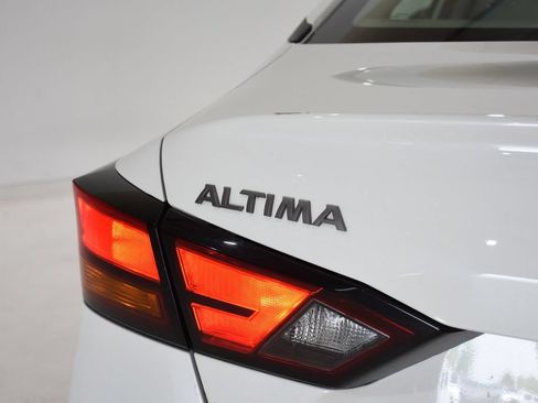 Used 2025 Nissan Altima 2.5 SV FWD image 29