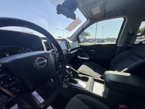 Used 2022 Nissan Frontier SV w/ Technology Package RWD image 22