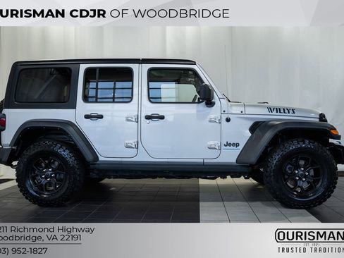 Used 2023 Jeep Wrangler Unlimited image 3