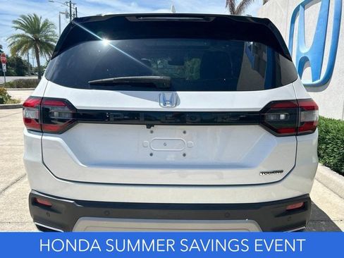 Used 2025 Honda Pilot Touring image 8