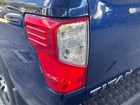 Used 2021 Nissan Titan SV w/ SV Convenience Package image 17