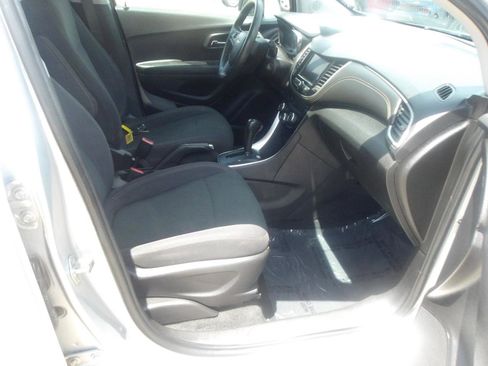 Used 2020 Chevrolet Trax LS w/ Tint and Cruise Package FWD image 10