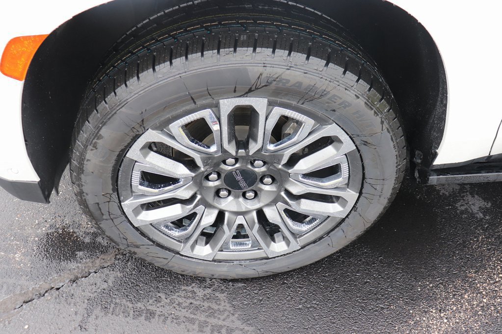Used 2023 GMC Yukon XL Denali Ultimate AWD/4WD image 8