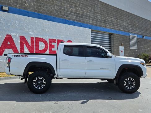 Used 2021 Toyota Tacoma TRD Off-Road w/ Technology Package image 8
