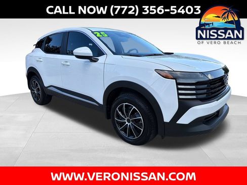 Certified 2025 Nissan Kicks SV FWD image 1