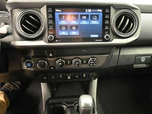 Used 2020 Toyota Tacoma TRD Off-Road w/ Technology Package AWD/4WD image 13