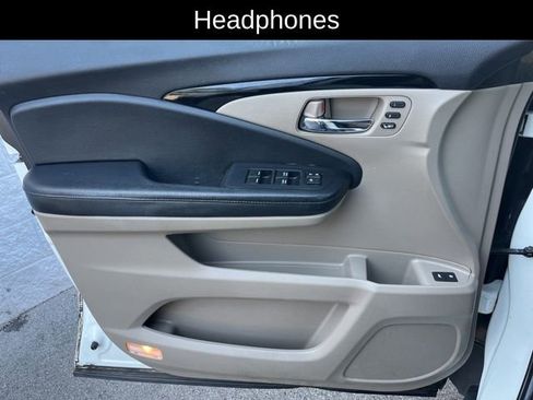 Used 2018 Honda Pilot Touring image 11
