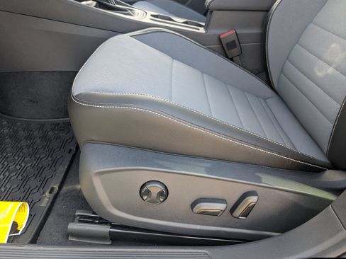 New 2026 Volkswagen Jetta SE FWD image 17