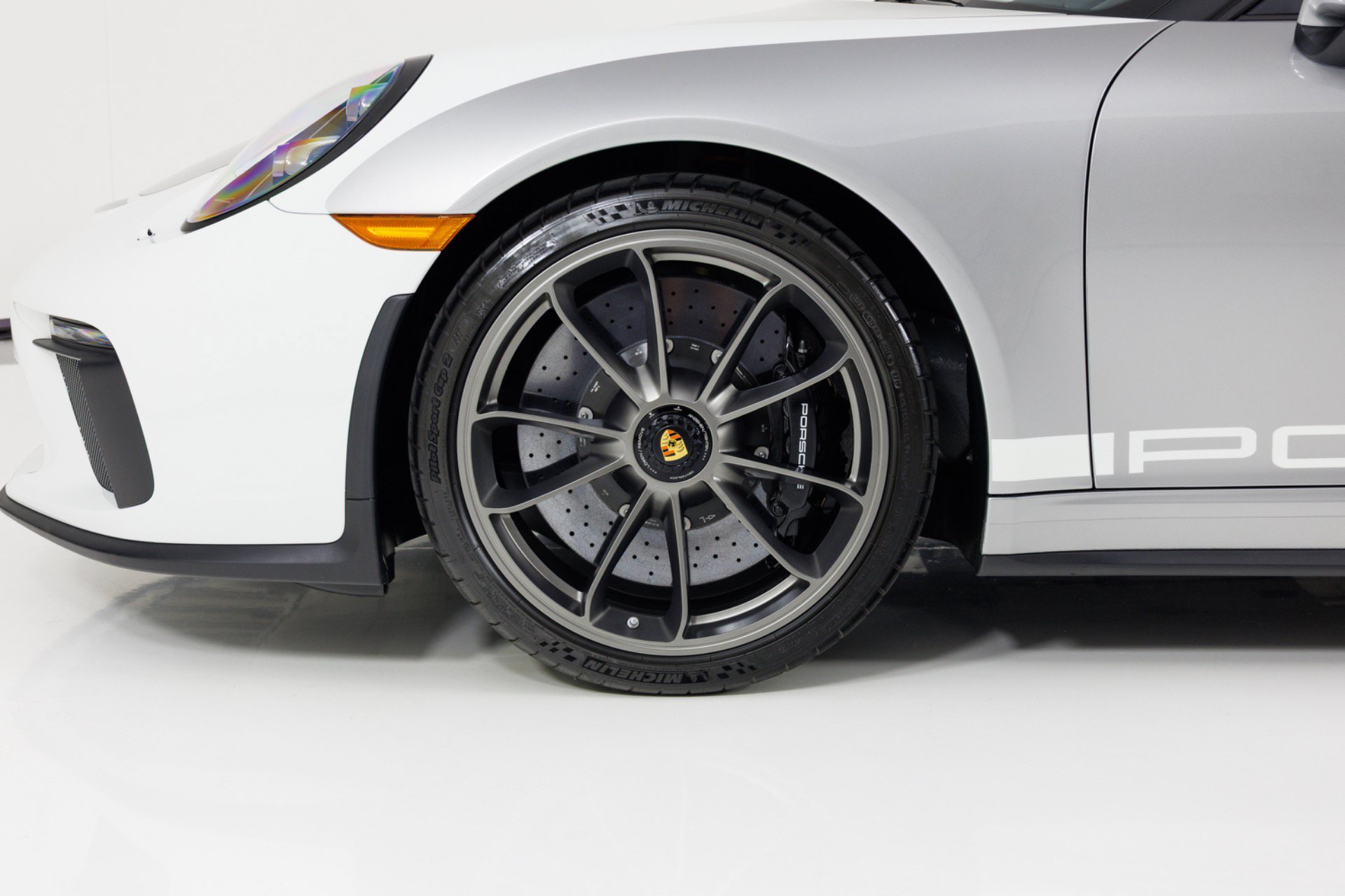 Used 2019 Porsche 911 Speedster RWD image 12