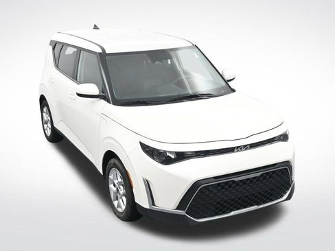 Used 2025 Kia Soul LX w/ LX Technology Package FWD image 23