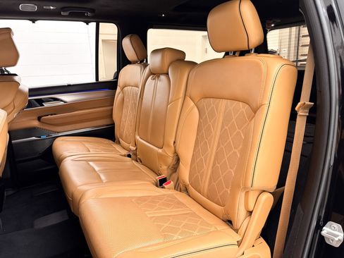 Used 2022 Jeep Grand Wagoneer Series III w/ Flexible Seating Group image 33