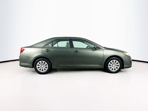 Used 2012 Toyota Camry L image 10
