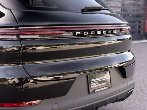 Certified 2024 Porsche Cayenne AWD/4WD image 12