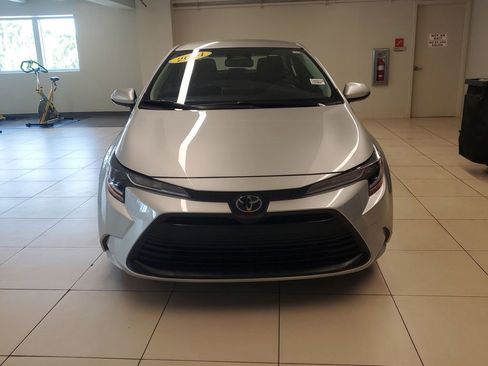 Used 2024 Toyota Corolla LE image 2