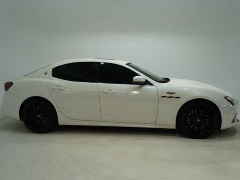 Used 2022 Maserati Ghibli Trofeo image 8