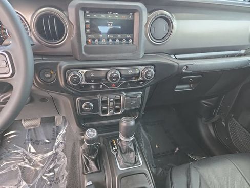 Used 2023 Jeep Gladiator Sport AWD/4WD image 23