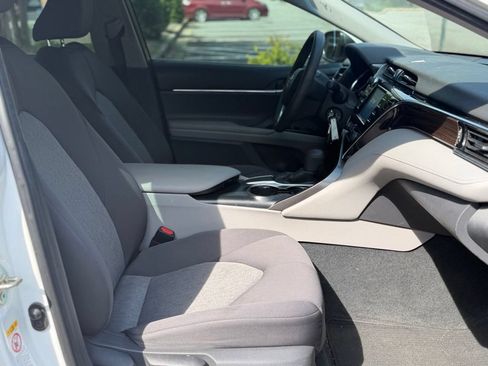 Used 2018 Toyota Camry LE FWD image 15