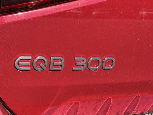 Used 2024 Mercedes-Benz EQB 300 4MATIC image 29