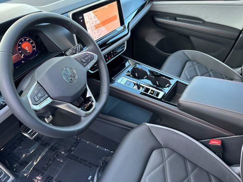 New 2026 Volkswagen Atlas Peak Edition image 9