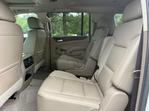 Used 2020 GMC Yukon XL SLT w/ Open Road Package AWD/4WD image 38