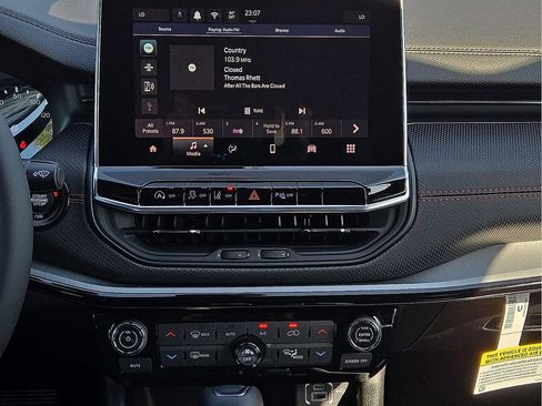 Used 2025 Jeep Compass Trailhawk w/ Sun & Sound Group image 11