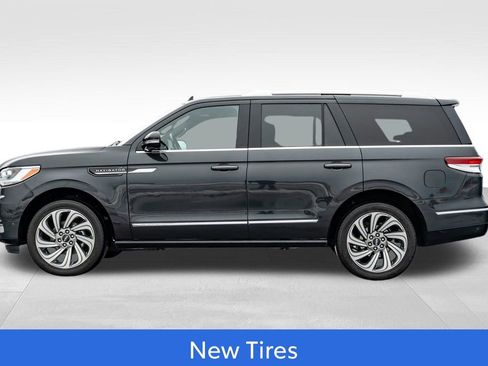 Used 2023 Lincoln Navigator Reserve image 4