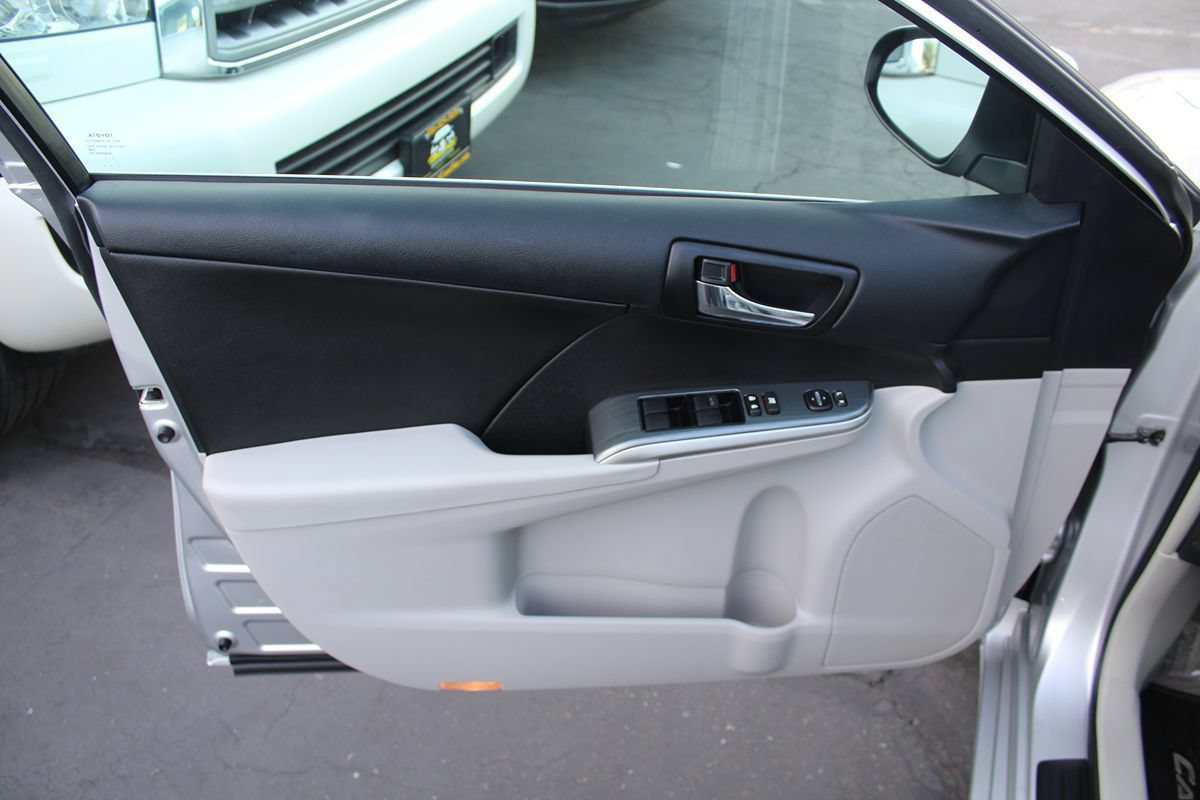 Used 2014 Toyota Camry LE FWD image 16