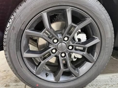 New 2025 Jeep Grand Cherokee Limited image 10