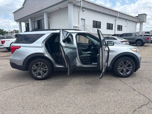 Used 2023 Ford Explorer XLT w/ Equipment Group 202A AWD/4WD image 7