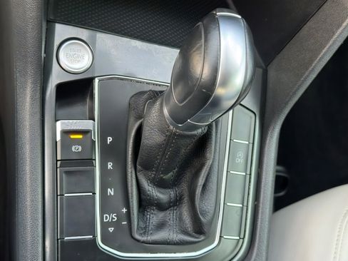 Used 2019 Volkswagen Tiguan SE image 32