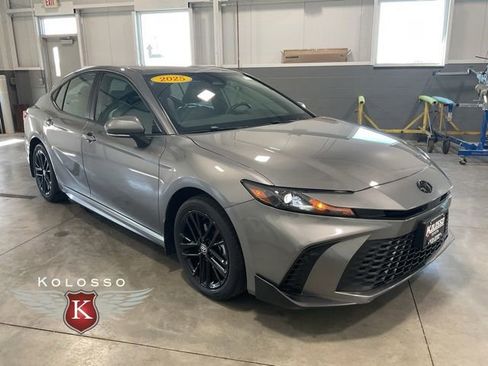 Used 2025 Toyota Camry SE w/ Convenience Package AWD/4WD image 1