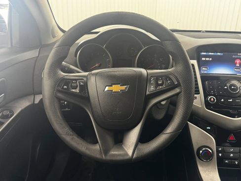 Used 2016 Chevrolet Cruze LT w/ Technology Package image 16