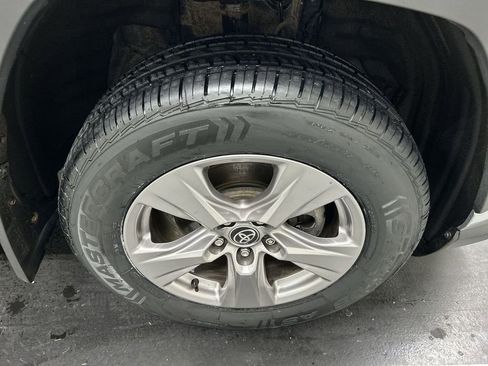 Used 2022 Toyota RAV4 XLE w/ Convenience Package image 8