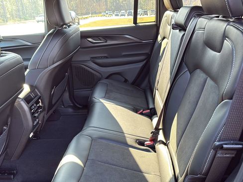 New 2025 Jeep Grand Cherokee Altitude image 27