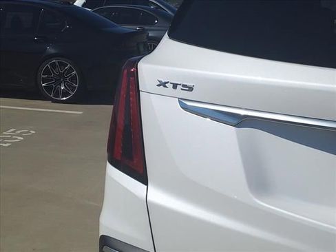 New 2025 Cadillac XT5 Luxury image 12