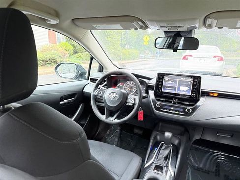 Used 2021 Toyota Corolla LE FWD image 30
