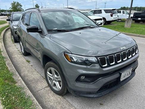 Used 2024 Jeep Compass Latitude AWD/4WD image 2