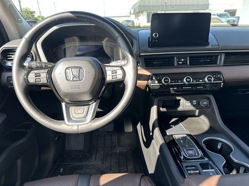 Used 2025 Honda Pilot Elite image 15
