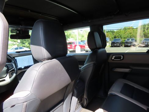 Used 2022 Ford Bronco Wildtrak image 33