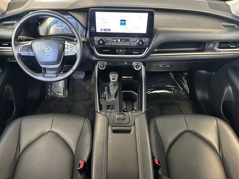 Certified 2025 Toyota Grand Highlander FWD image 17