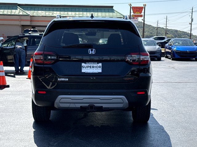 Used 2025 Honda Pilot TrailSport image 4