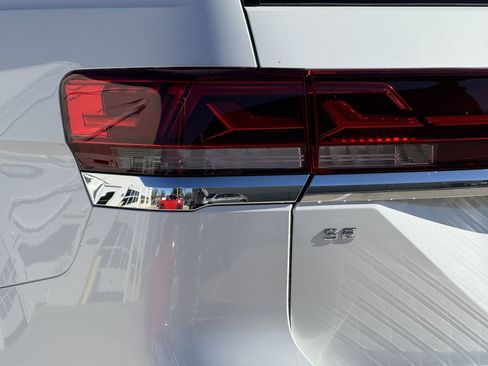 New 2026 Volkswagen Atlas SE image 6